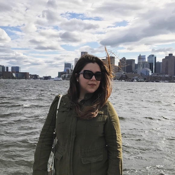 Meet your Posher, Erica - Picture 2 of 3